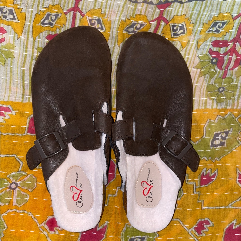 Amore size 8.5 memory foam clogs